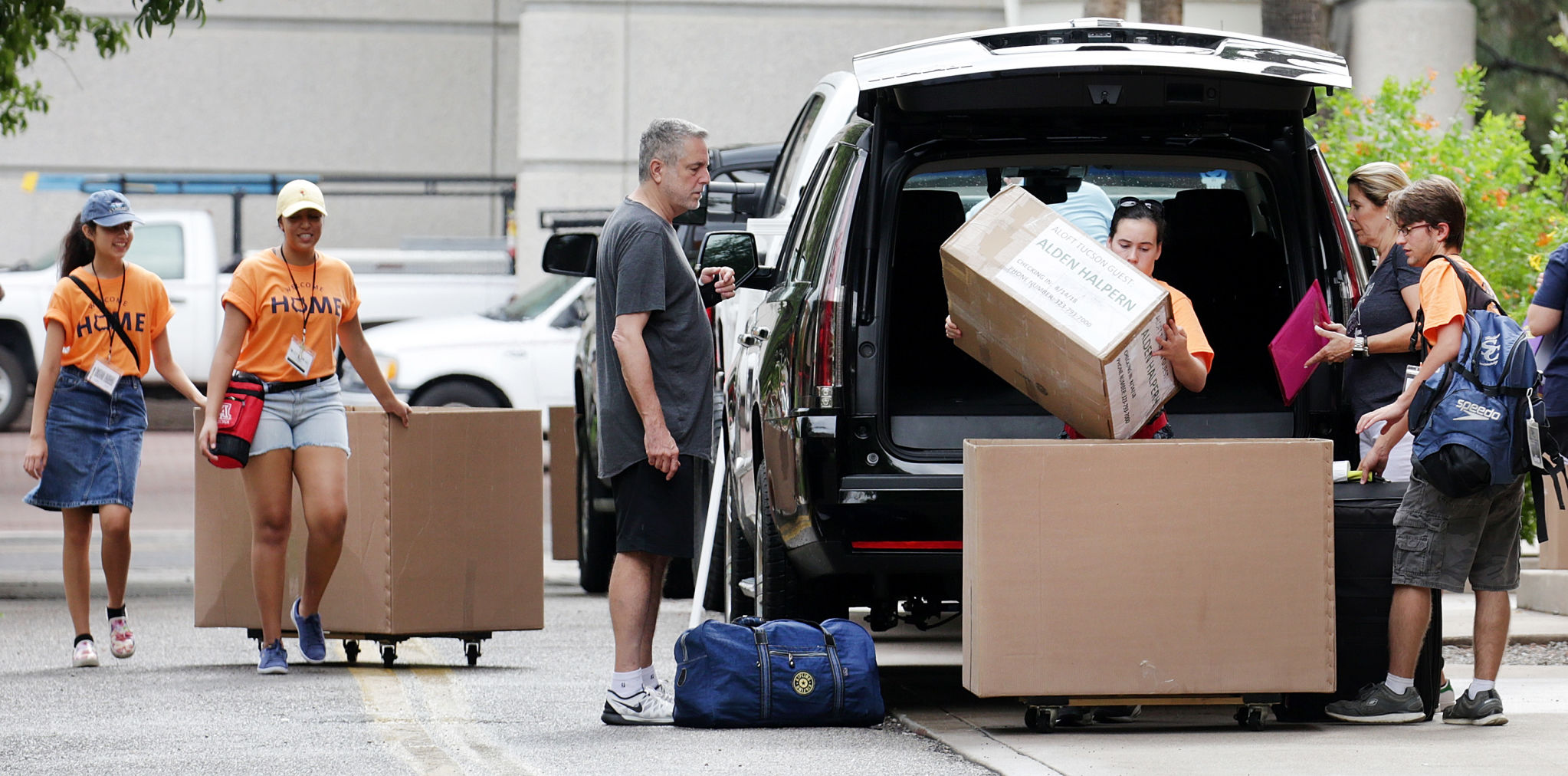UA dorm move-in day